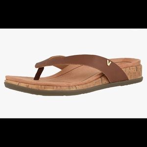 ISO - I’m “in search of” (not selling) Vionic Daniela in Black.